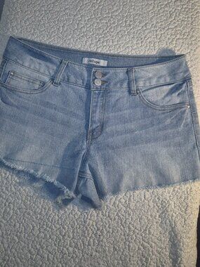 Refuge Ladie's denim shorts in size10